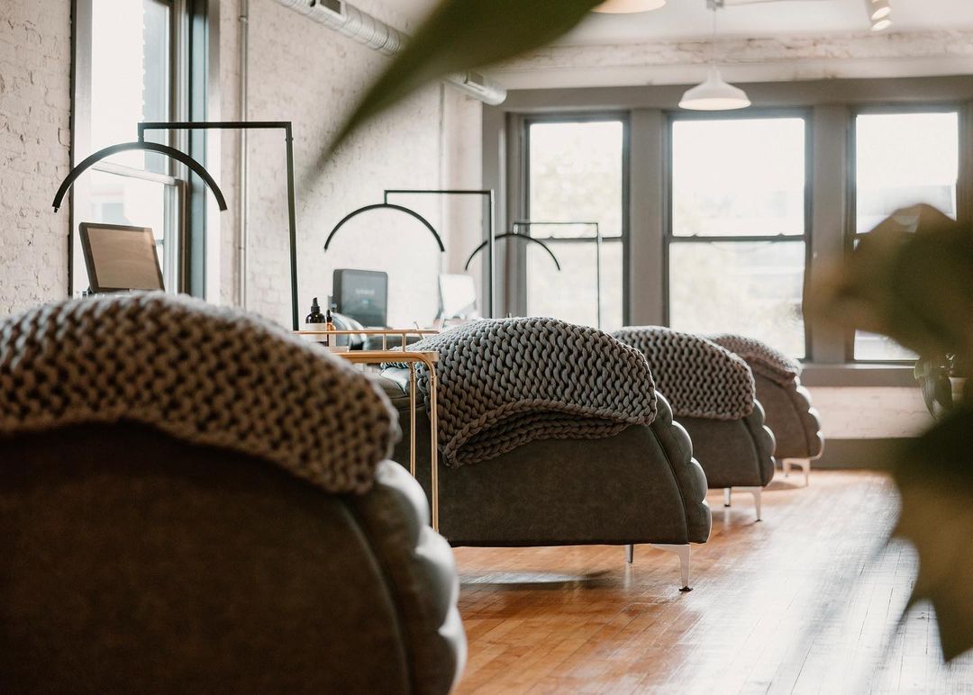 Lash Beds - Plush + Oak